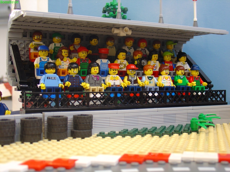 Illustration for article titled This Lego diorama puts the official theme to shame